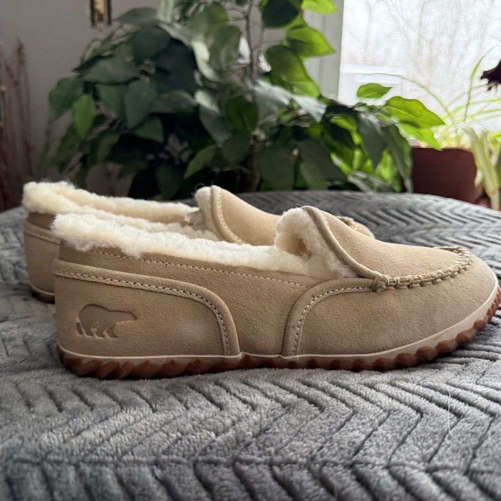 Sorel Tan Women's Slippers Size 8; Never worn